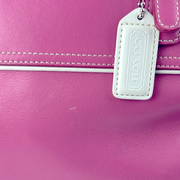 Coach Hamptons Lilac and White Leather Hand Bag M3Q-9605 Zip Closure Purse - Picture 12 of 16